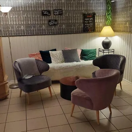 Fuchsbau فندق Jüterbog